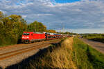 185 378 DB Cargo mit einem Autotransportzug bei Winterhausen Richtung Würzburg, 02.09.2020