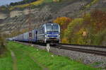Railpool 193 999-x vermietet an RTB Cargo zeiht einen Leerwagenpark Autotransportwaggons in Richtung Würzburg.