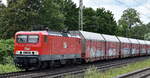 Mitteldeutsche Eisenbahn GmbH, Merseburg-Schkopau mit ihrer  143 344-0  (NVR:  91 80 6143 344-0 D-MEG ) und einem PKW-Transportzug (geschlossene Wageneinheiten) am 06.07.23 Höhe Bahnhof