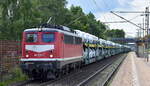 TRIANGULA Logistik GmbH, Calvörde mit ihrer  140 808-7  (NVR:  91 80 6140 808-7 D-TRG ) und einem PKW-Transportzug am 06.07.23 Höhe Bahnhof Dedensen-Gümmer.