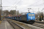 Rail Bavaria Logistik 185 505 mit nur unten beladenen Autotransportwagen, Aßling, 18.02.2026
