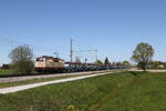 111 216 mit einem leeren  Autozug  aus Salzburg kommend am 30. April 2026 bei �bersee am Chiemsee.