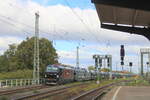 Die neue Cargounit 5370 187-4  Angelika  mit einem Mercedes Autotransportzug Richtung Magdeburg Hbf, am 19.10.2026 in Magdeburg-Neustadt