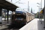 Gterwagen mit Autos beladen am 13.04.2011 in Lehrte.