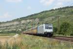 185 677-2 (Railpool) fhrt am 25. Juli 2012 um 14:36 Uhr mit einem Gterzug durch Thngersheim