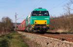 Die Bahn wird bunt....während es auf unseren Straßen immer eintöniger zugeht, die meisten Autos sind in Silber oder Schwarz lackiert, wer nicht drauf zahlen will kauft sein in Auto in Weiß!

Bei der Bahn sieht es fast so aus wie in den 70er Jahren auf (West) Deutschen Straßen. Ein buntes Allerlei ist unterwegs.
Vossloh G 2000 BB 272 404-5 ist mit einem fast endlos langem Zug mit leeren Autotransportwagen zu den Ford Werken in Saarlouis unterwegs.
Die Lok gehört Alpha Trains Belgium NV/SA, Antwerpen und ist an RRF ,Rail Feeding B.V., Rotterdam vermietet.

24.02.2014 Bahnstrecke 3230 Saarbrücken - Karthaus bei Dillingen Saar.