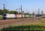 Containerzug mit 182 600-7 (Siemens ES64U2-100) der Hupac AG verlässt nach einem kurzen Betriebshalt den Bahnhof Merseburg auf der Bahnstrecke Halle–Bebra (KBS 580) Richtung