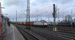 185 593-1 von Crossrail fährt mit einem MSC-Containerzug aus Antwerpen-Krommenhoek(B) nach Germersheim(D) und fährt in Richtung