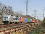 386 031-9 der Metrans mit einem Containerzug, hier auf dem südlichen Berliner Ring am 07.