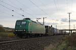 Mit einem  GTS -Containerzug aus Italien fuhr am Nachmittag des 28.10.2017 die ATLD/XRAIL 145-CL 005 (145 096-4) nördlich von Müllheim (Baden) in Richtung Freiburg (Breisgau).