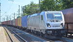 METRANS Rail (Deutschland) GmbH mit der akiem Lok  187 523-6  [NVR-Nummer: 91 80 6187 523-6 D-AKIEM] und Containerzug Richtung Hamburger Hafen am 25.06.19 Bahnhof Hamburg-Harburg.