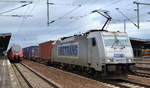 METRANS Rail s.r.o., Praha [CZ] mit  386 012-9  [NVR-Nummer: 91 54 7386 012-9 CZ-MT] und Containerzug am 04.02.20 Bf.