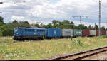 Containerzug mit 140 037-3 der Eisenbahngesellschaft Potsdam mbH (EGP), von der Bahnstrecke Merseburg–Halle-Nietleben (KBS 588) kommend, durchfährt den Bahnhof Angersdorf auf der