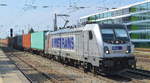 METRANS Rail (Deutschland) GmbH, Leipzig [D] mit  187 513-7  [NVR-Nummer: 91 80 6187 513-7 D-AKIEM] und Containerzug am 11.08.20 Bf.