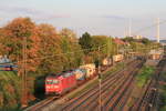 185 149 mit Containerzug in Richtung Kornwestheim am 11.09.2020 in Oberesslingen.