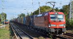 DB Cargo AG [D] mit  193 381  [NVR-Nummer: 91 80 6193 381-1 D-DB] und Containerzug am 29.09.20 Berlin Hirschgarten.