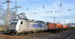 METRANS Rail s.r.o., Praha [CZ] mit  386 005-3  [NVR-Nummer: 91 54 7386 005-3 CZ-MT] und Containerzug am 17.12.20 Durchfahrt Bf. Saarmund.