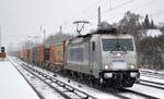 METRANS Rail s.r.o., Praha [CZ] mit  386 012-9  [NVR-Nummer: 91 54 7386 012-9 CZ-MT] und Containerzug am 03.01.21 Berlin Hirschgarten bei winterlichem Wetter.