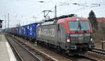 PKP CARGO S.A., Warszawa [PL] mit  EU46-515  [NVR-Nummer: 91 51 5370 027-2 PL-PKPC] und Containerzug am 04.03.21 Durchfahrt Bf.