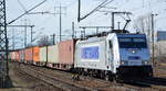 METRANS Rail s.r.o., Praha [CZ] mit  386 010-3  [NVR-Nummer: 91 54 7386 010-3 CZ-MT]  und Containerzug am 09.03.21 Durchfahrt Bf.
