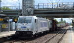 METRANS Rail s.r.o., Praha [CZ] mit  386 024-4  [NVR-Nummer: 91 54 7386 024-4 CZ-MT] und Containerzug am 03.08.21 Durchfahrt Bf.