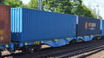 Blauer Gelenk-Containertragwagen vom polnischen Einsteller EUROWAGON SP.