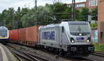 METRANS Rail (Deutschland) GmbH, Leipzig [D] mit  187 511-1  [NVR-Nummer: 91 80 6187 511-1 D-AKIEM] und Containerzug Richtung hamburger Hafen am 25.08.21 Durchfahrt Bf. Hamburg-Harburg.