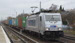 METRANS Rail s.r.o., Praha [CZ] mit  386 040-0  [NVR-Nummer: 91 54 7386 040-0 CZ-MT] und Containerzug am 17.11.21 Berlin Hirschgarten.