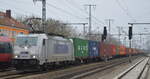 METRANS Rail s.r.o., Praha [CZ] mit  386 025-1  [NVR-Nummer: 91 54 7386 025-1 CZ-MT] und Containerzug am 25.11.21 Durchfahrt Bf.
