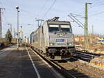 METRANS Rail s.r.o., Praha mit 386 007-9 (NVR-Nummer: 91 54 7386 007-9 CZ-MT) und Containerzug am 13.