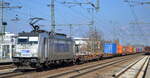 METRANS Rail s.r.o., Praha [CZ] mit  386 026-9  [NVR-Nummer: 91 54 7386 026-9 CZ-MT] und Containerzug am 10.03.22 Durchfahrt Bf. Golm (Potsdam).