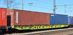 Drehgestell-Containertragwagen vom Einsteller GATX Rail Germany GmbH mit der Nr. 37 TEN 80 D-GATXD 4576 958-5 Sggnss in einem Containerzug am 09.03.22 Bf. Saarmund.