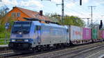 METRANS Rail (Deutschland) GmbH, Leipzig [D] mit der Railpool Lok  186 534-4  [NVR-Nummer: 91 80 6186 534-4 D-RPOOL] und Containerzug am 26.04.22 Durchfahrt Bf.