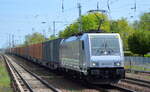 Xrail Niederlande (Lineas) mit der Akiem Lok  186 150-9  [NVR-Nummer: 91 80 6186 150-9 D-AKIEM] und Containerzug am 03.05.22 Berlin Hirschgarten.