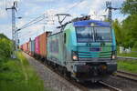 METRANS a.s., Praha [CZ]  mit  383 413-2  [NVR-Nummer: 91 54 7383 413-2 CZ-MT] und Containerzug Richtung Frankfurt/Oder am 25.05.22 Durchfahrt Bf.