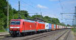 Mitteldeutsche Eisenbahn GmbH, Schkopau [D] mit  145 065-9  [NVR-Nummer: 91 80 6145 065-9 D-DB] und  145 038-6  [NVR-Nummer: 91 80 6145 038-6 D-DB] + Containerzug am Haken am 01.06.22 Höhe Bf.