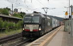 railMybox 193 870 mit Containerwagen Richtung Fulda, am 08.06.2022 in Bad Hersfeld.