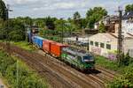 193 742  RailForceOne  mit Containerzug in Oberhausen Osterfeld, Juli 2022.