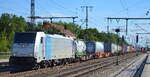 Railpool lok  186 530-2  [NVR-Nummer: 91 80 6186 530-2 D-Rpool], aktueller Mieter? und einem Containerzug am 10.08.22 Durchfahrt Bahnhof Golm.