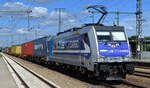 RTB CARGO GmbH, Düren [D] mit der Railpool Lok  186 300-0  [NVR-Nummer: 91 80 6186 300-0 D-Rpool] und einem Containerzug am 23.08.22 Durchfahrt Bahnhof Golm.
