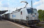 ČD Cargo, a.s., Prag [CZ] mit der Alpha Trains Vectron  193 586  (NVR-Nummer: 91 80 6193 586-5 D-ATLU] und einem Containerzug am 25.08.22 Durchfahrt Bahnhof Magdeburg-Neustadt.