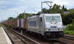 METRANS Rail s.r.o., Praha [CZ] mit ihrer  386 004-6  [NVR-Nummer: 91 54 7386 004-6 CZ-MT] und einem Containerzug am 01.09.22 Berlin Hirschgarten.