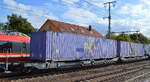 Gelenk-Containertragwagen vom Einsteller MFD Rail GmbH mit der Nr. 37 TEN 80 D-MFDR 4956 196-2 Sdggmrss (GE) in einem Ganzzug am 29.09.22 Durchfahrt Bahnhof Golm.