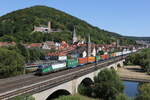 193 224 mit einem Containerzug am 8. August 2022 in Gemünden am Main.