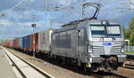 METRANS a.s., Praha [CZ] mit  383 408-2  [NVR-Nummer: 91 54 7383 408-2 CZ-MT] und Containerzug am 11.10.22 Durchfahrt Bahnhof Golm.