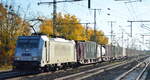 METRANS Rail s.r.o., Praha [CZ]  mit ihrer  386 040-0  [NVR-Nummer: 91 54 7386 040-0 CZ-MT] und einem Containerzug am 15.11.22 Durchfahrt Bahnhof Golm.