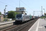 Metrans 187 511-1 mit einem Containerwagenzug Richtung Hannover, am 11.07.2023 in Northeim (Han).