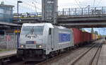 METRANS Rail s.r.o., Praha [CZ] mit ihrer  386 027-7  [NVR-Nummer: 91 54 7386 027-7 CZ-MT] und einem Containerzug am 26.07.23 Durchfahrt Bahnhof Berlin-Hohenschönhausen.