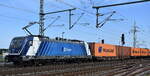 ČD Cargo a.s., Praha [CZ] mit ihrer  388 014-3  [NVR-Nummer: 91 54 7388 014-3 CZ-CDC] und einem Containerzug am 27.09.23 Durchfahrt Bahnhof Rodleben.