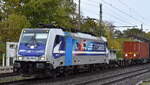 RTB CARGO GmbH, Düren [D] mit der Railpool Lok  186 300-0  [NVR-Nummer: 91 80 6186 300-0 D-Rpool] und einem Containerzug am 07.11.23 Höhe Bahnhof Niederndodeleben.